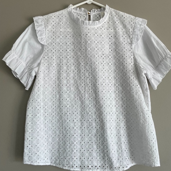 ✨NWT✨Eyelet blouse with ruffle details - Picture 2 of 9